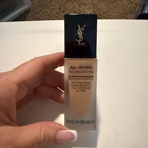 Yves Saint Laurent All Hours Foundation - Warm Beige